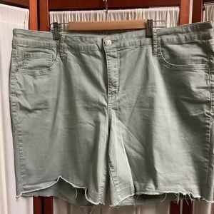Seven7 Weekend Bermuda Shorts Stretch with Fringe Pale Green Size 2X